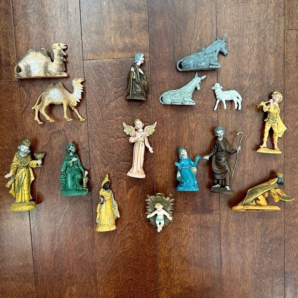 Vintage Italian Nativity Scene Figurines, Set of 15 Pieces, Colorful Plastic